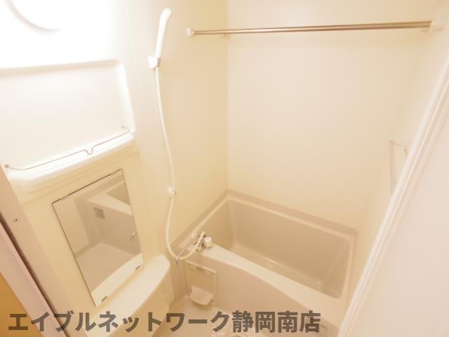 バス・シャワールーム　ゆったり過ごせるお風呂です