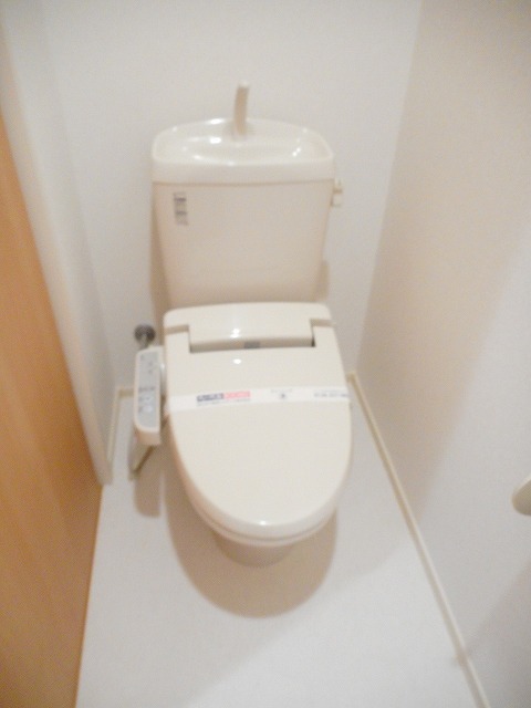 トイレ　温水洗浄便座