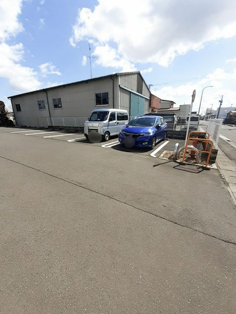 【プレシュー　川南の駐車場】