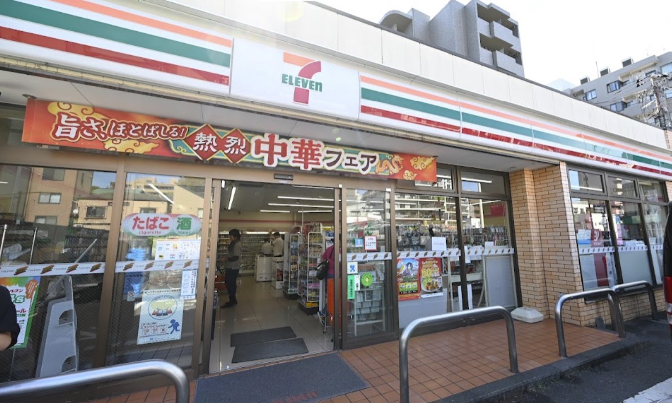 コンビニ　セブンイレブン新宿下落合駅北店（コンビニ）まで683m