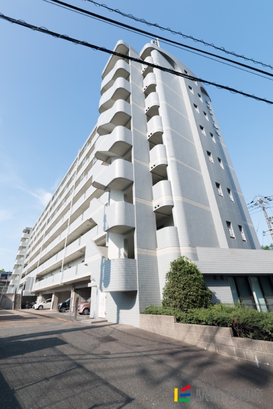 福岡市東区御島崎のマンションの建物外観