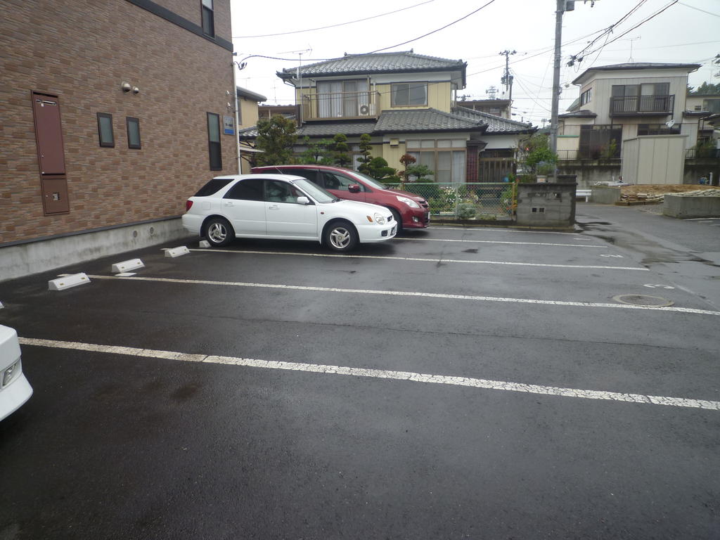 【クレール桜木の駐車場】