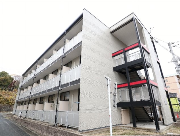 【奈良市佐保台西町のマンションの建物外観】