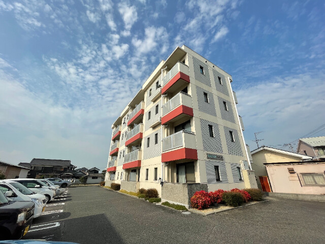 【倉敷市茶屋町早沖のマンションの建物外観】