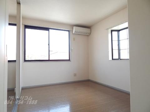 居室・リビング　室内