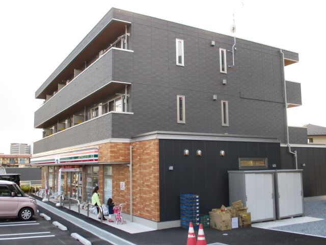 コンビニ　セブンイレブン（コンビニ）まで150m