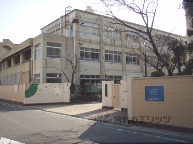 【京都市山科区椥辻東潰のマンションの中学校】