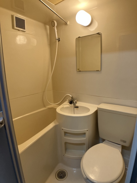 バス・シャワールーム　※補修前の参考画像の為、設備等は現況優先。※補修前の参考画像