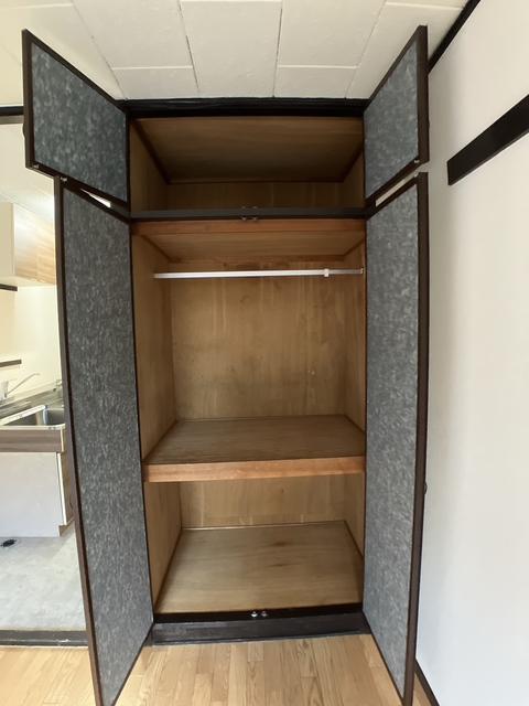 収納　※補修前の参考画像の為、設備等は現況優先。