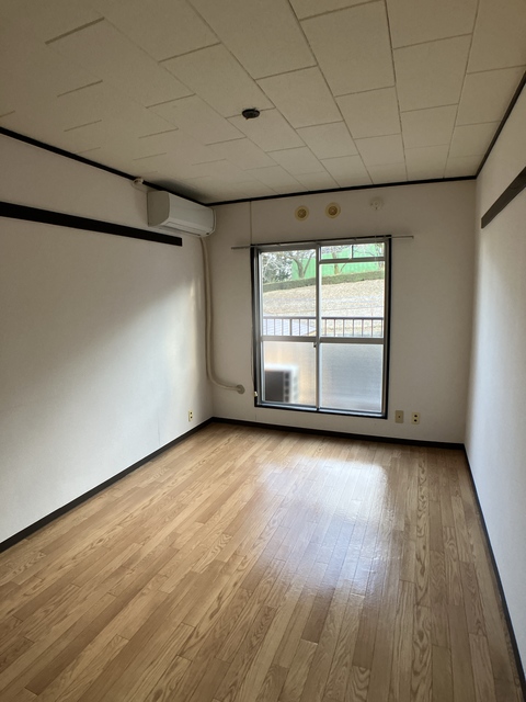 居室・リビング　※補修前の参考画像の為、設備等は現況優先。