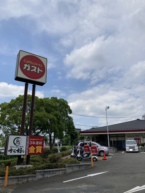 飲食店　ガスト多摩南野店（から好し取扱店）（飲食店）まで307m