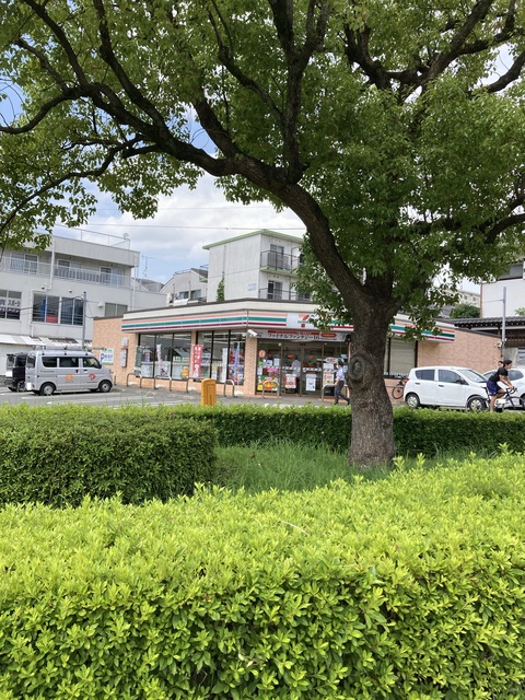 コンビニ　セブンイレブン多摩落合6丁目店（コンビニ）まで402m