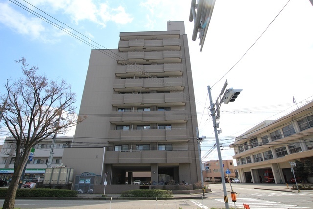 ドミール金沢駅西の建物外観