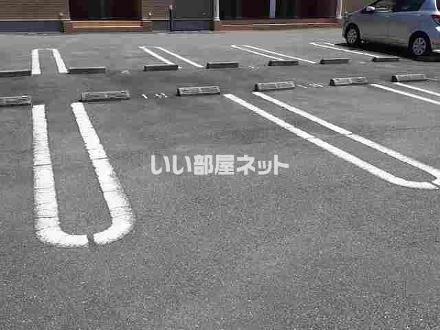 【神崎郡福崎町福田のアパートの駐車場】