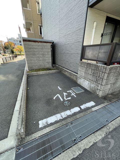 【摂津市正雀本町のマンションの駐車場】