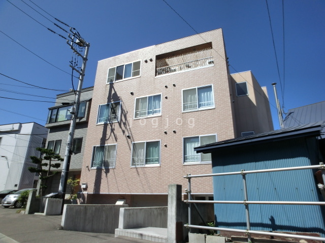 札幌市豊平区豊平八条のマンションの建物外観