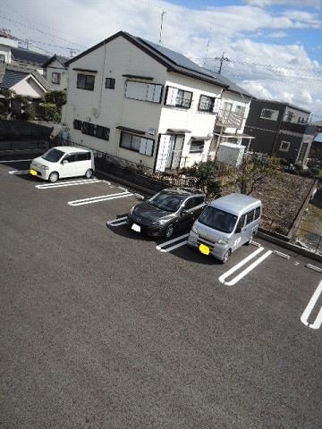 【富士宮市光町のアパートの駐車場】