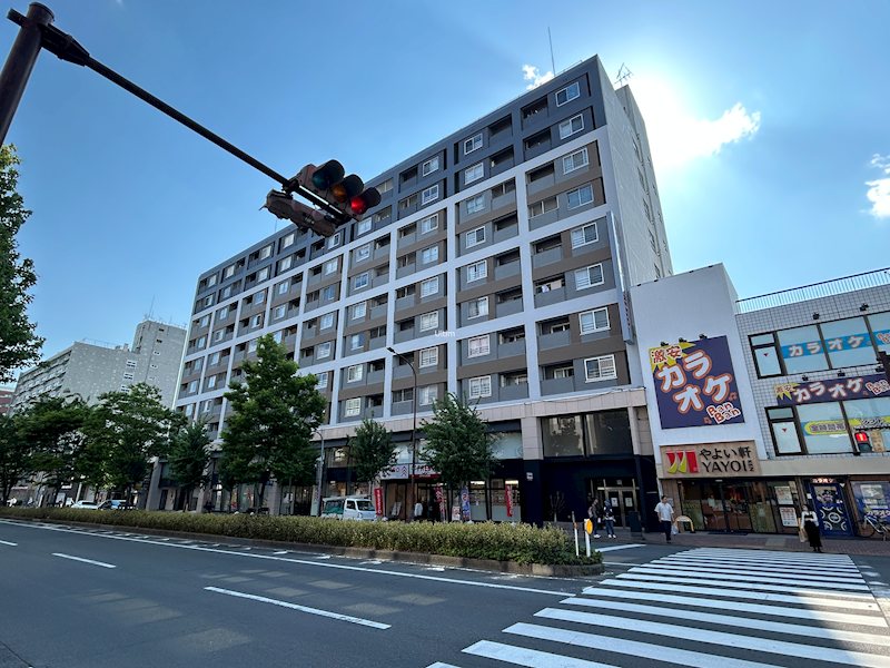 リエス西院の建物外観