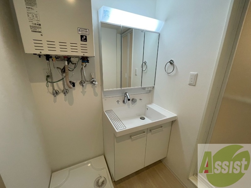 洗面設備　大きくて使いやすそうな独立洗面台になっています。