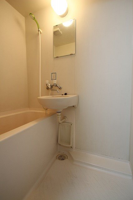 バス・シャワールーム　同物件別号室の写真です。