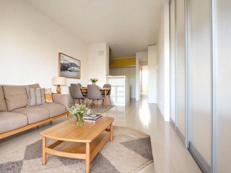 居室・リビング　CGで家具等を配置したもので家具等は含まれません