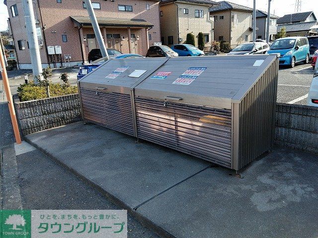 その他　温水洗浄便座・収納棚有