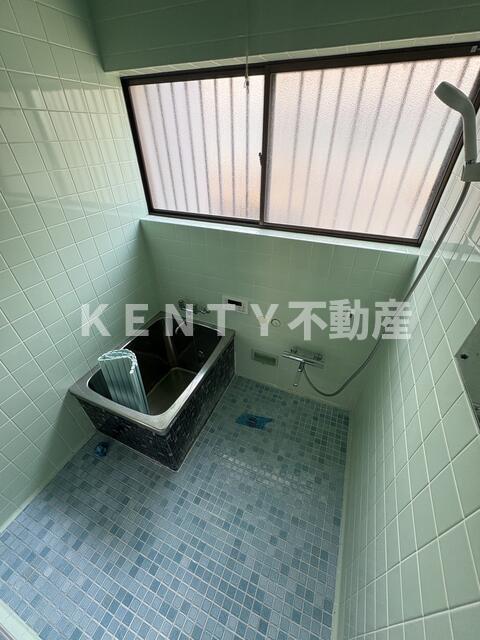 バス・シャワールーム　落ち着いた空間のお風呂です