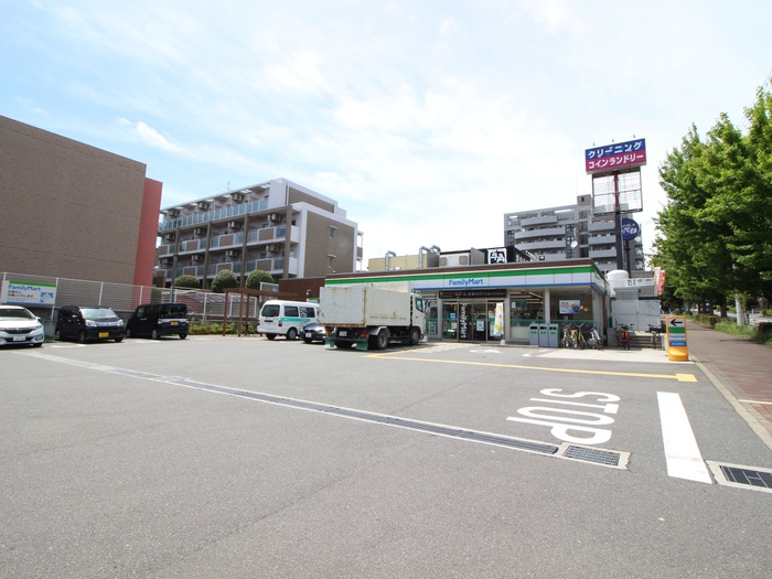 コンビニ　ファミリーマート（コンビニ）まで350m