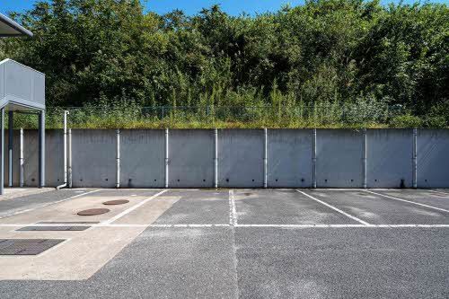 建物外観　駐車場