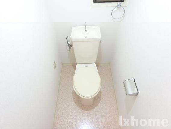 トイレ　落ち着いた色調のトイレです