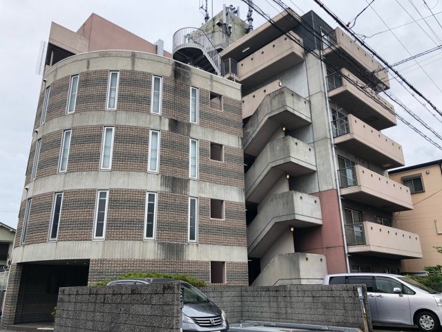 建物外観　安心のオートロック付きです