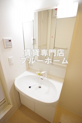 洗面設備　３面鏡のシャンプードレッサーです！