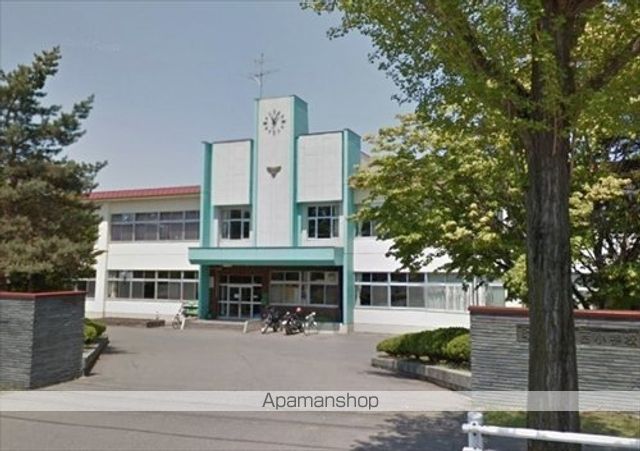 小学校　芽室町立芽室西小学校（小学校）まで725m