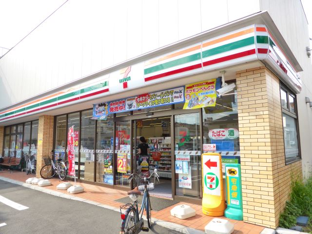 コンビニ　セブンイレブン（コンビニ）まで220m
