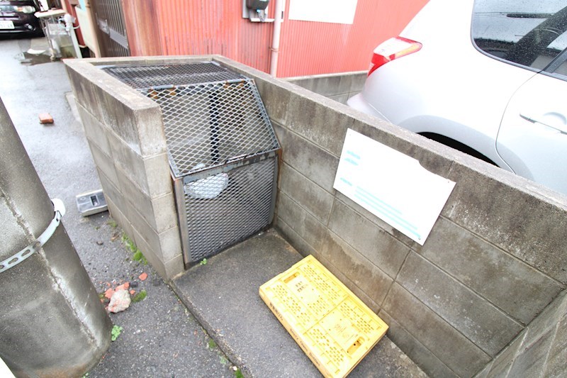 その他共有部分　敷地内にゴミステーションがあるのでゴミ出しに便利！