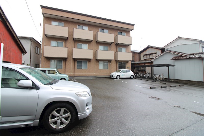 駐車場　敷地内駐車場取れます！