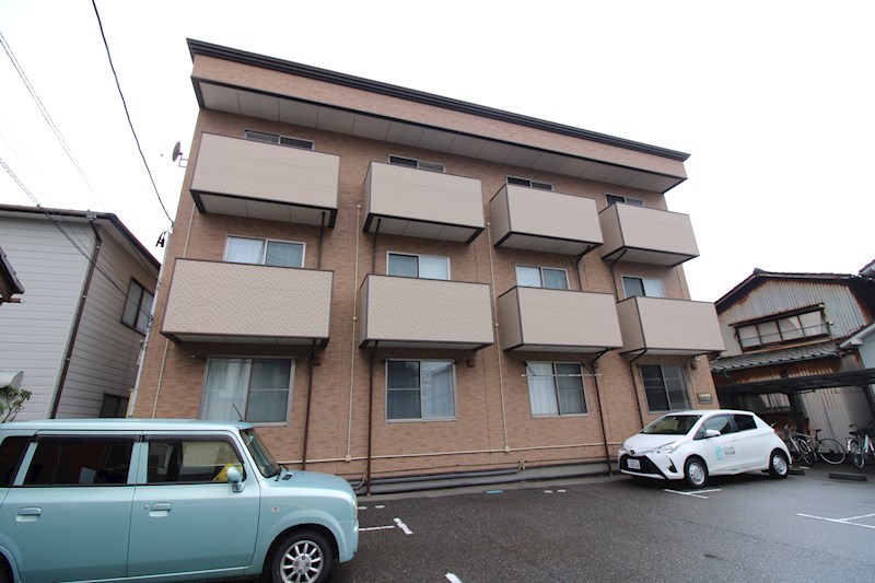 建物外観　南向きで日当たり良好