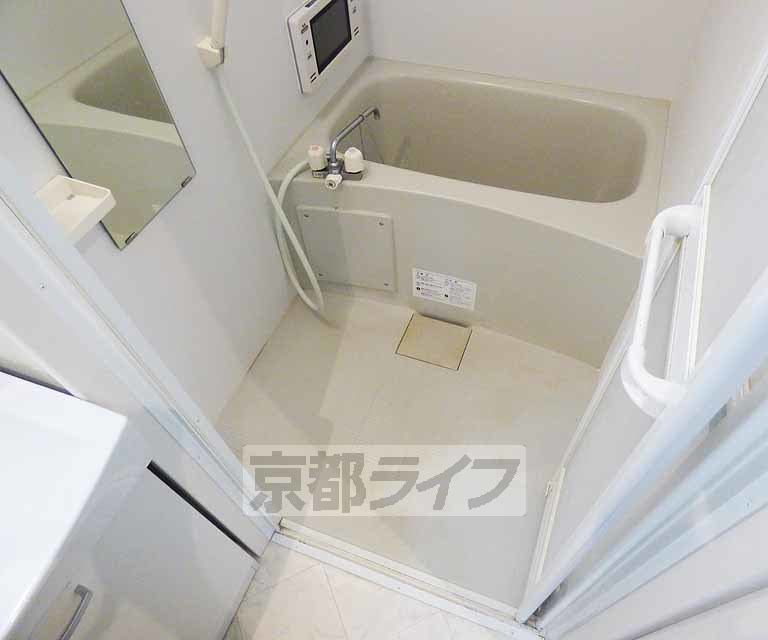 バス・シャワールーム　広々とした浴室です。