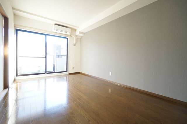 居室・リビング　当日の見学大歓迎！ ※すべて同タイプのお写真です