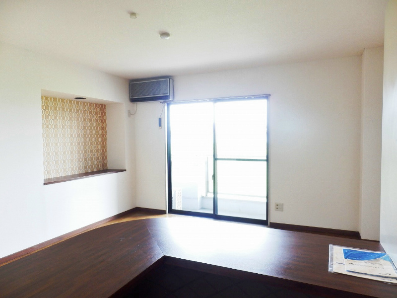 居室・リビング　アクセントクロスがオシャレです