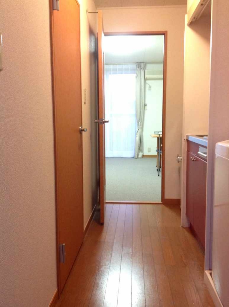 その他部屋・スペース　現状優先　居室内　1階フローリング・2階絨毯