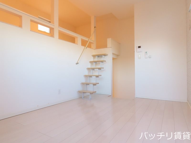 居室・リビング　同型タイプの為、現状を優先致します。