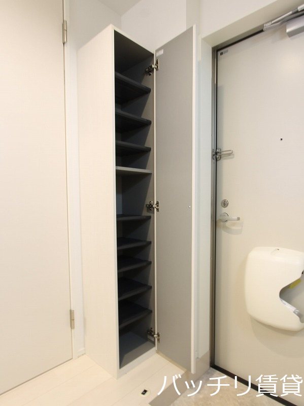 玄関　同型タイプの為、現状を優先致します。