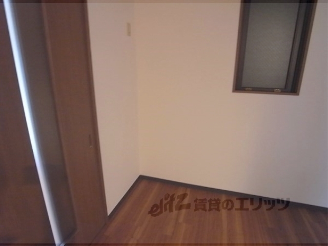 その他部屋・スペース　写真真ん中上部にコンセント有