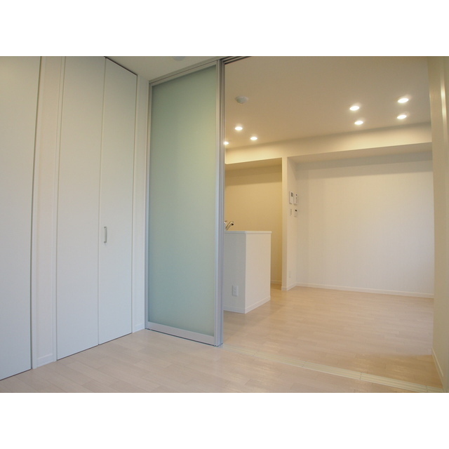 その他部屋・スペース　お部屋にはダウンライトも設置しております。