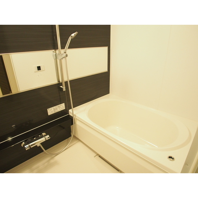 バス・シャワールーム　ゆったり広めのお風呂でくつろげます。