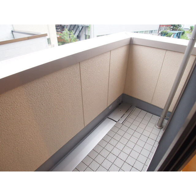 バルコニー　雨の日は室内物干しもあって便利！