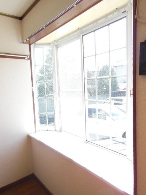 その他設備　☆使い勝手のいい出窓タイプです☆