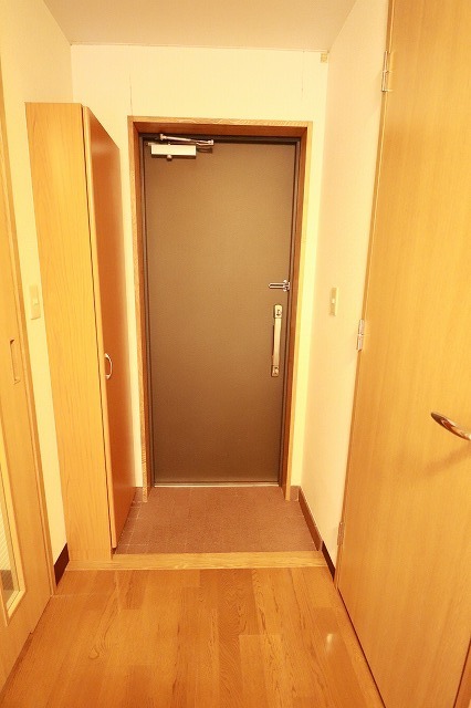 玄関　※別部屋参考写真