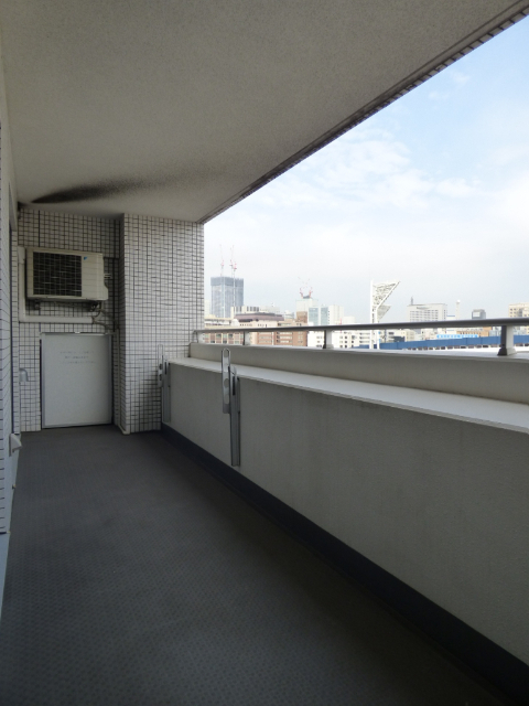 バルコニー　広いバルコニー